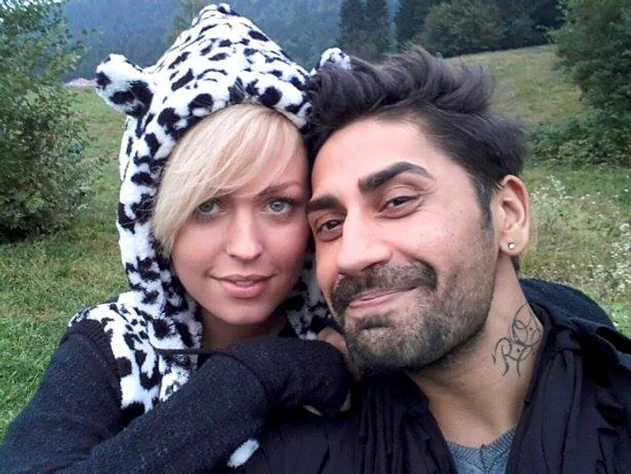 Misha şi Connect-r au împreună o fetiţă de şapte luni, Maya şi s-au căsătorit civil când blonda era însărcinată în patru luni