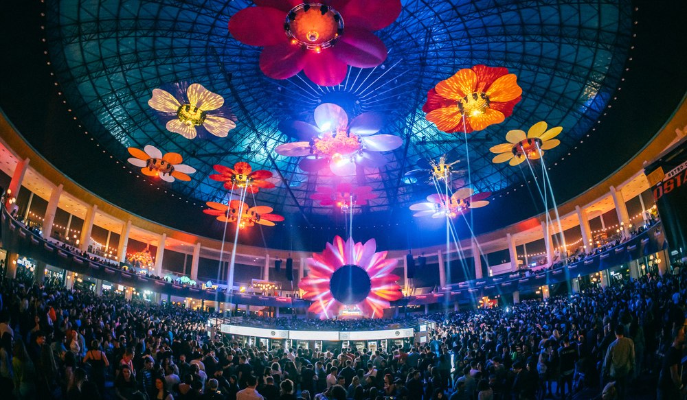 NOSTALGIA |Flori, fete sau băieți are loc pe 9 martie, la Laminor Arena din București