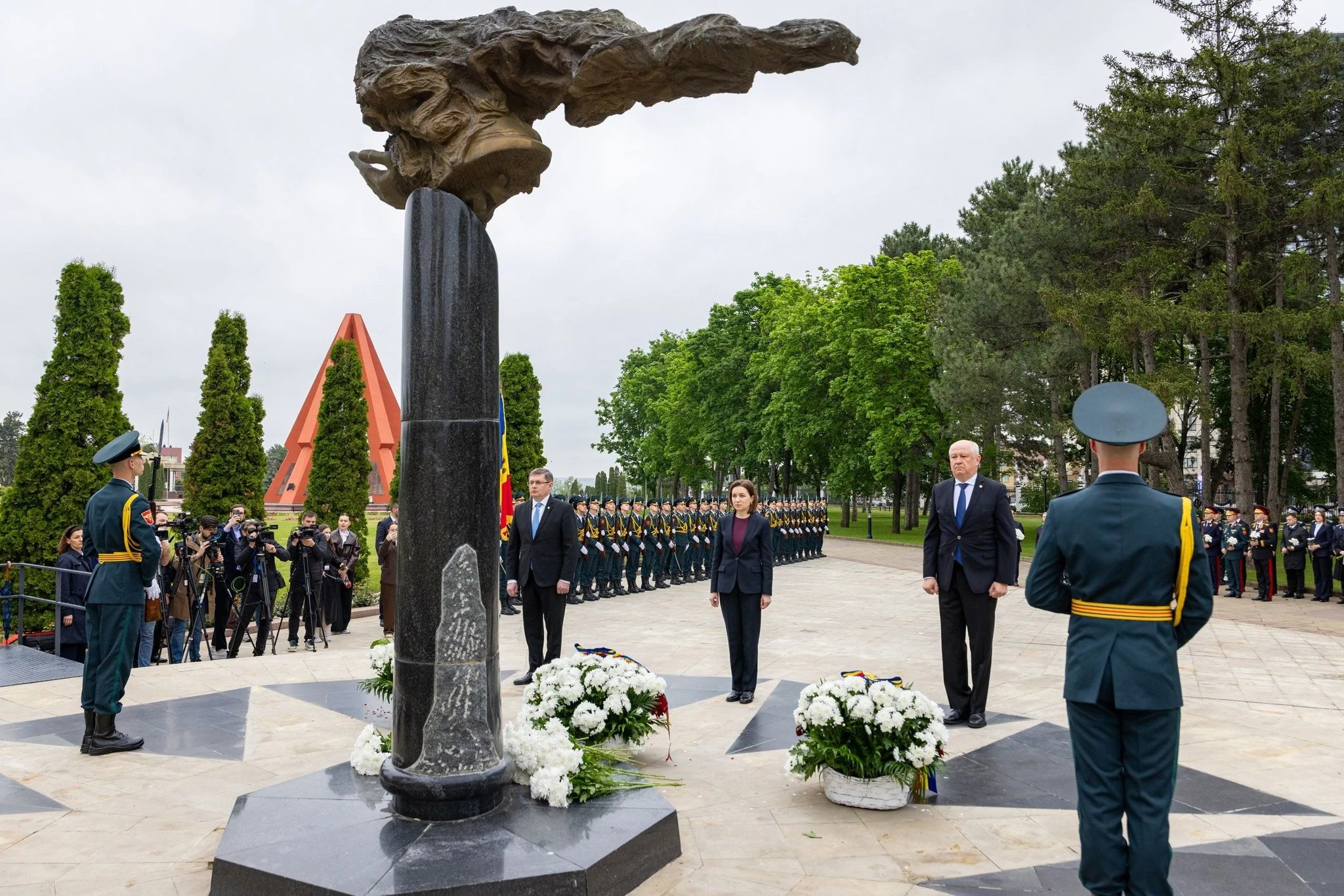 9 mai în Republica Moldova: partidele proeuropene au celebrat Ziua Europei, iar formațiunile proruse-Ziua Victoriei