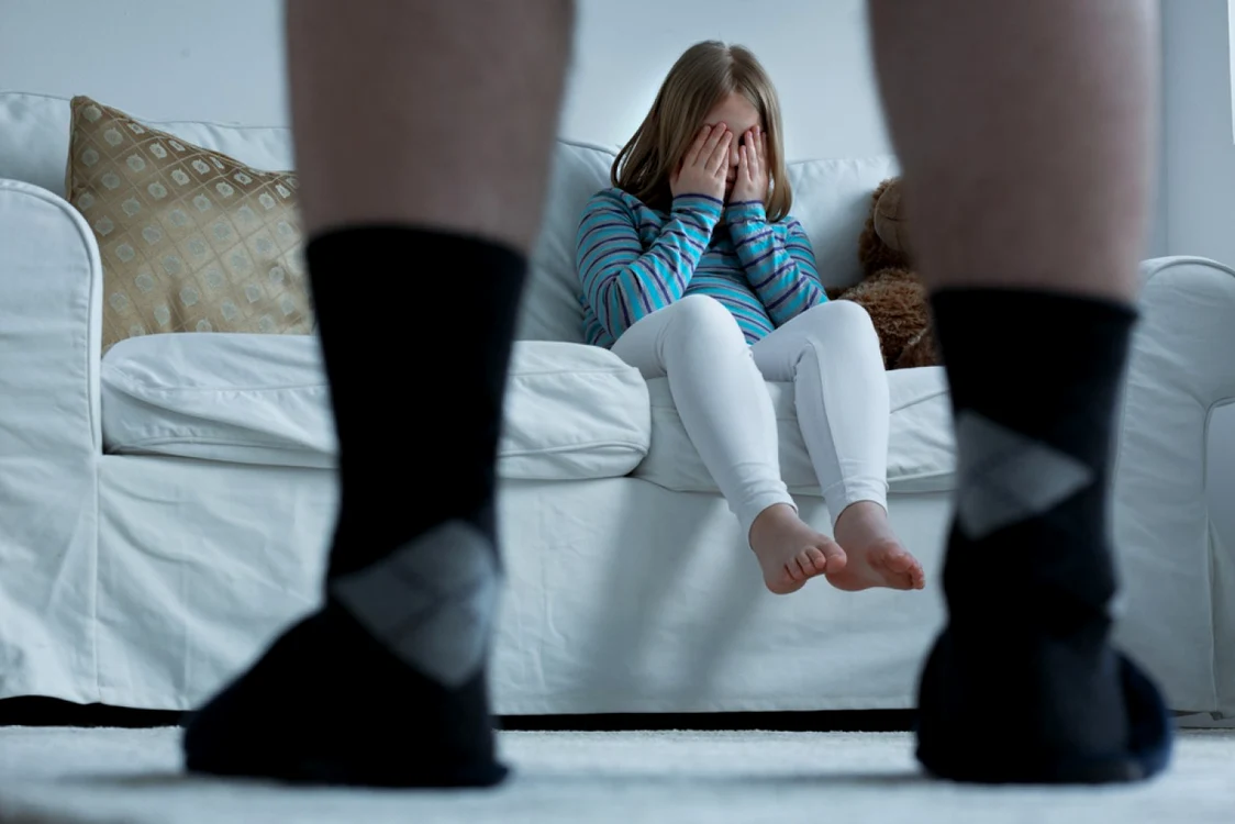 Fetiţa a fost dusă la poliţie pentru a fi audiată în prezenţa unui reprezentant de la Direcţia pentru Protecţia Copilului Prahova