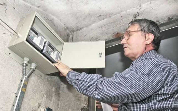 La verificare, s-a constatat că era defect contorul electric FOTO Adevărul