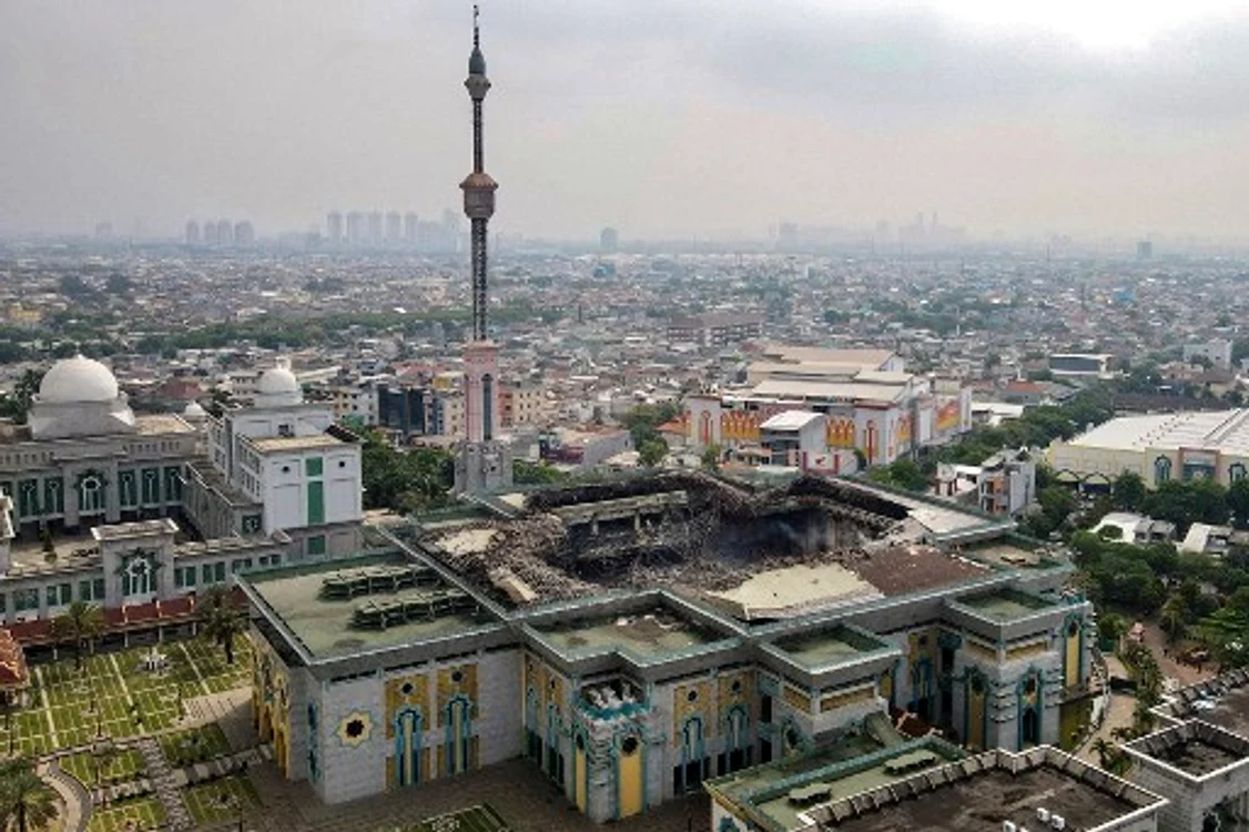 Moschee prăbușită în Indonezia / Foto: AFP