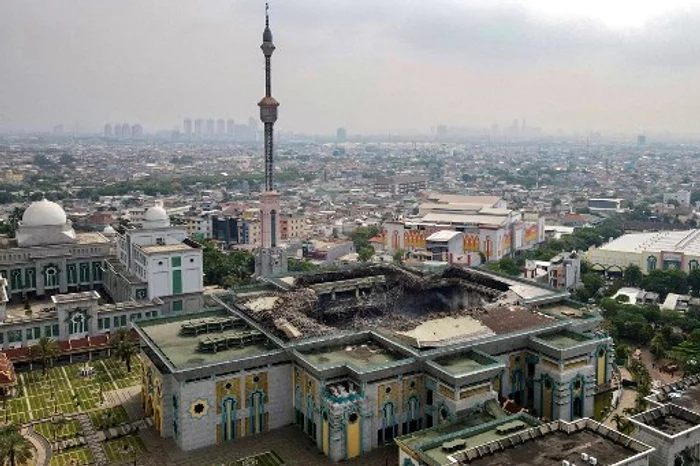 Moschee prăbușită în Indonezia / Foto: AFP