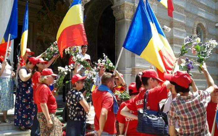 Tineri unionişti din Basarabia în vizită la Constanţa - întâlnire cu arhiepiscopul Teodosie Foto Sînziana Ionescu