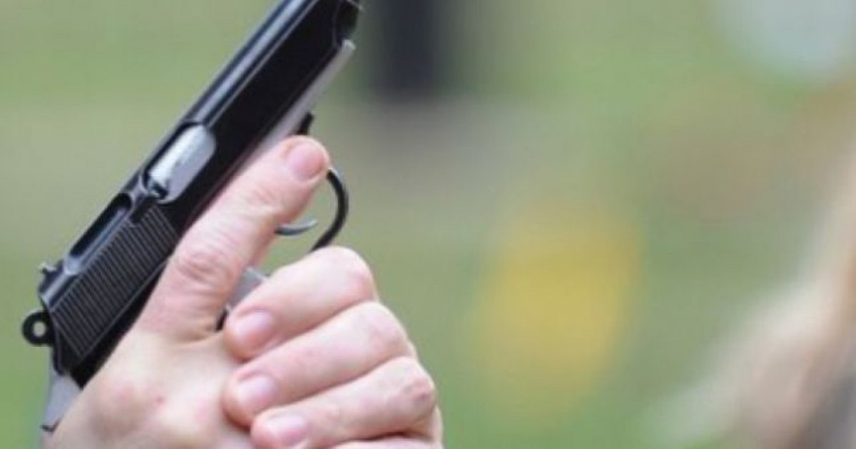 Doi tâlhari mascați au comis un jaf la un magazin din oraș Doi tâlhari mascați au comis un jaf la un magazin din oraș