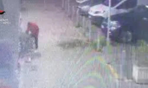 O nouă tentativă de răpire de copii într-un supermarket din Italia. Un bărbat a încercat să ia un băiețel de 5 ani: „Acesta nu este fiul tău, dă-mi-l mie!”. FOTO: X/@Pensierisparsi1