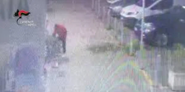 O nouă tentativă de răpire de copii într-un supermarket din Italia. Un bărbat a încercat să ia un băiețel de 5 ani: „Acesta nu este fiul tău, dă-mi-l mie!”. FOTO: X/@Pensierisparsi1