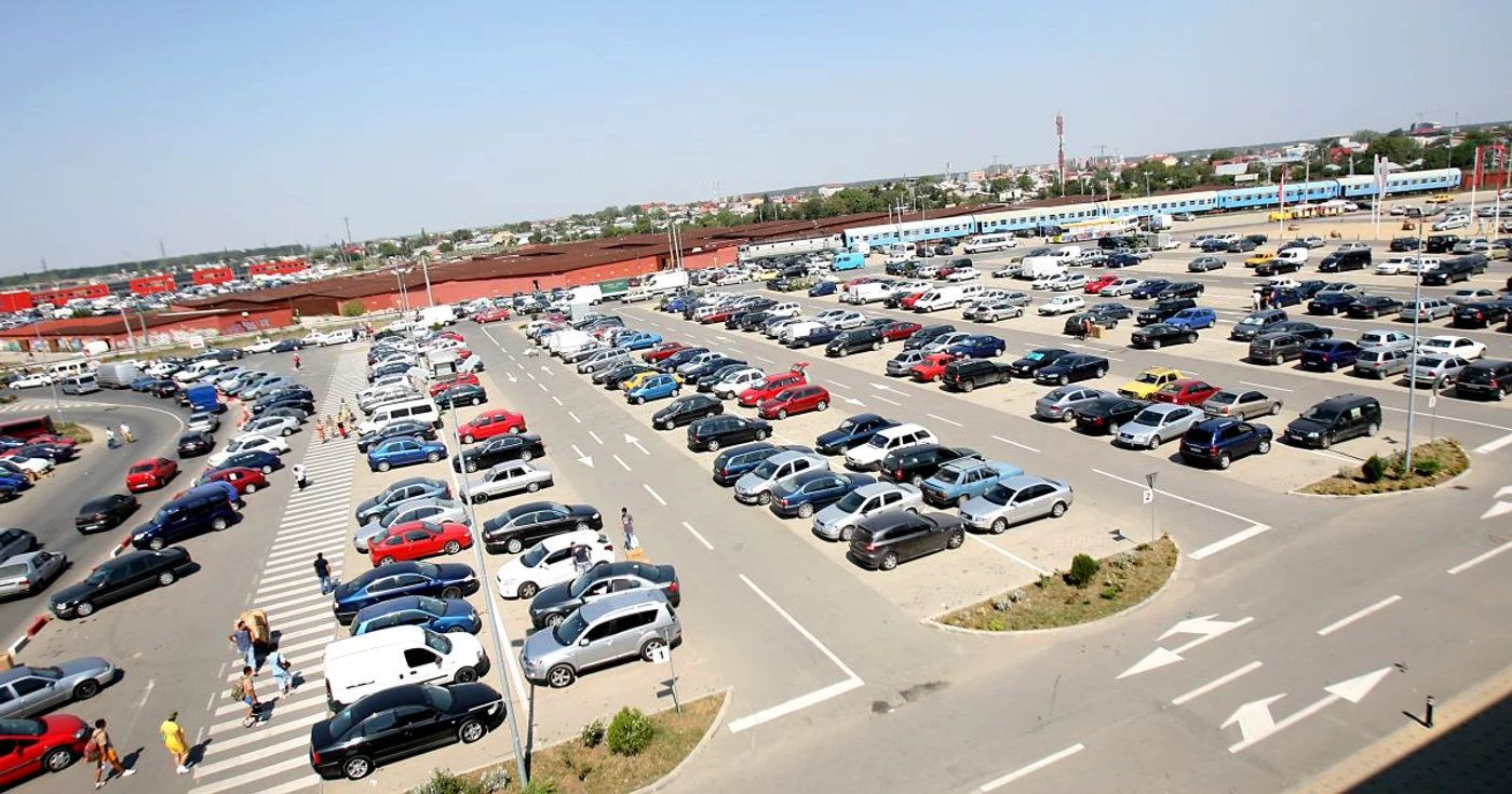 Românii au cumpărat doar 80.000 de maşini în 2011, faţă de aşteptările APIA, de 100.000 de automobile