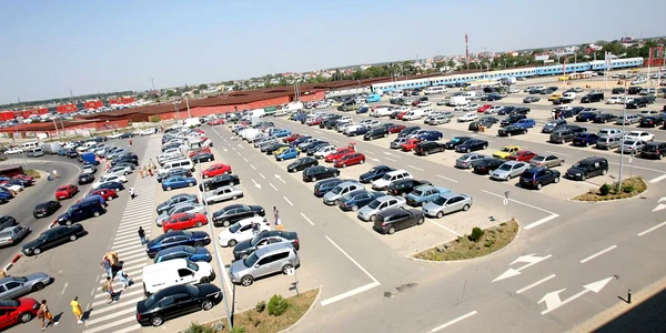 Românii au cumpărat doar 80.000 de maşini în 2011, faţă de aşteptările APIA, de 100.000 de automobile