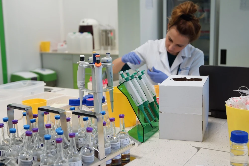 Peste 600 de români, diagnosticați anual cu cancere de sânge. Cum donăm celule stem, tratamentul minune care îi poate salva