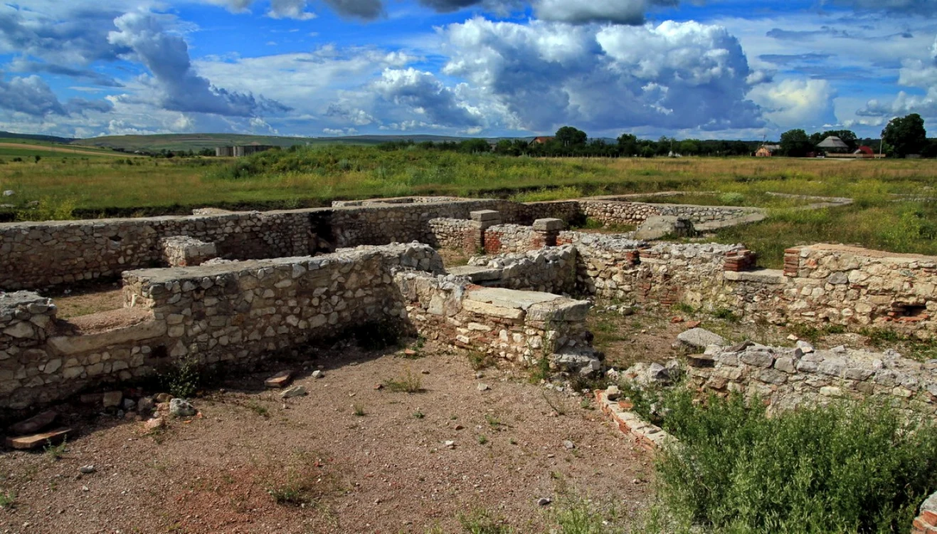 Ruine dacice şi romane de vizitat în România Castrul roman Potaissa