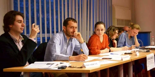 Membrii Timişoara Toastmasters la o întâlnire. Foto: www.facebook.com