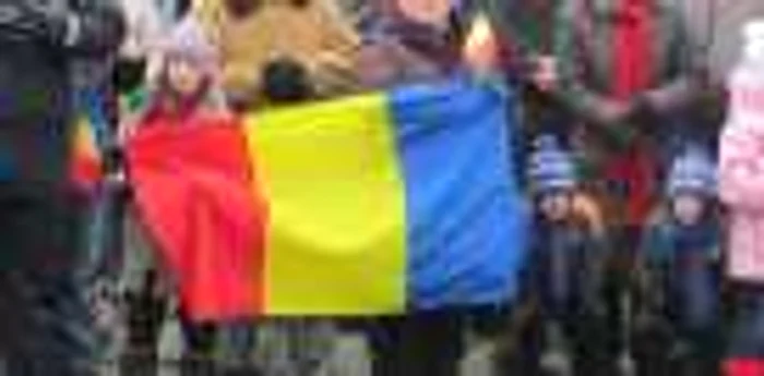 Copiii au fluturat steaguri tricolore de Ziua Naţională 4