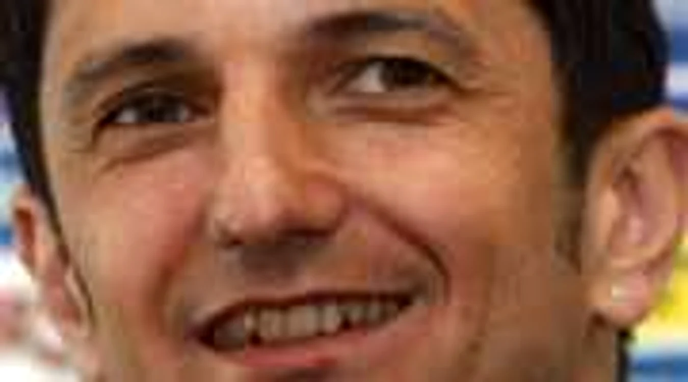 Lucescu are 3 meciuri la naţională, iar Domenech are 65