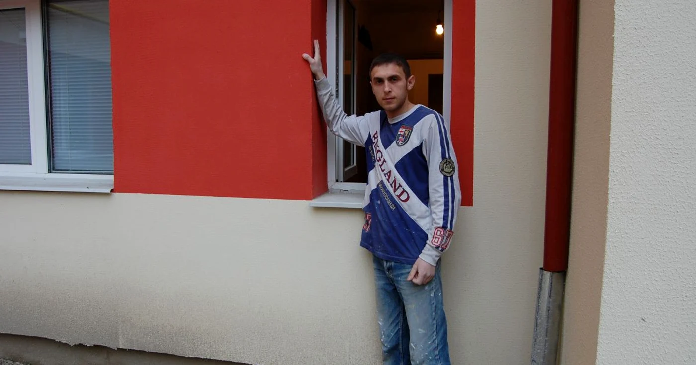 Cristian Ştefănică speră ca izolaţia să îi uşureze cheltuielile la iarnă.
