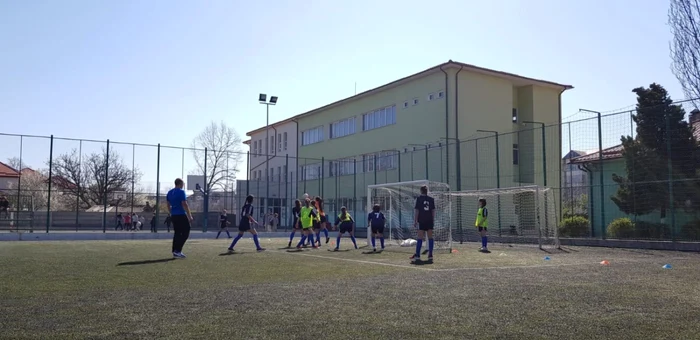 echipa de fotbal fete scărişoara-olt - foto arhiva Octavian Diaconu