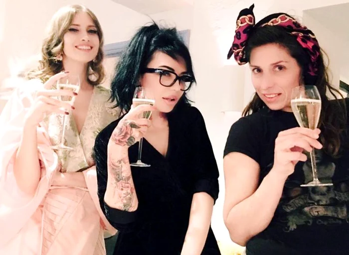 Fashion editorul a petrecut pe cinste alături de Dj Wanda şi prietena ei dfin Olanda