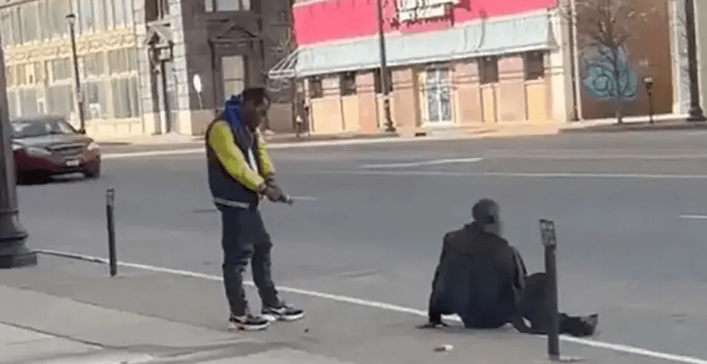 Om al străzii împușcat în cap în SUA: momentul șocant, filmat VIDEO 