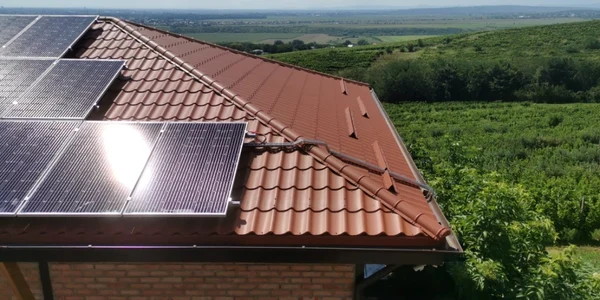 sistem panouri fotovoltaice