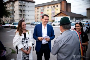 2 alina maria binder in ie la campulung 5 jpg jpeg