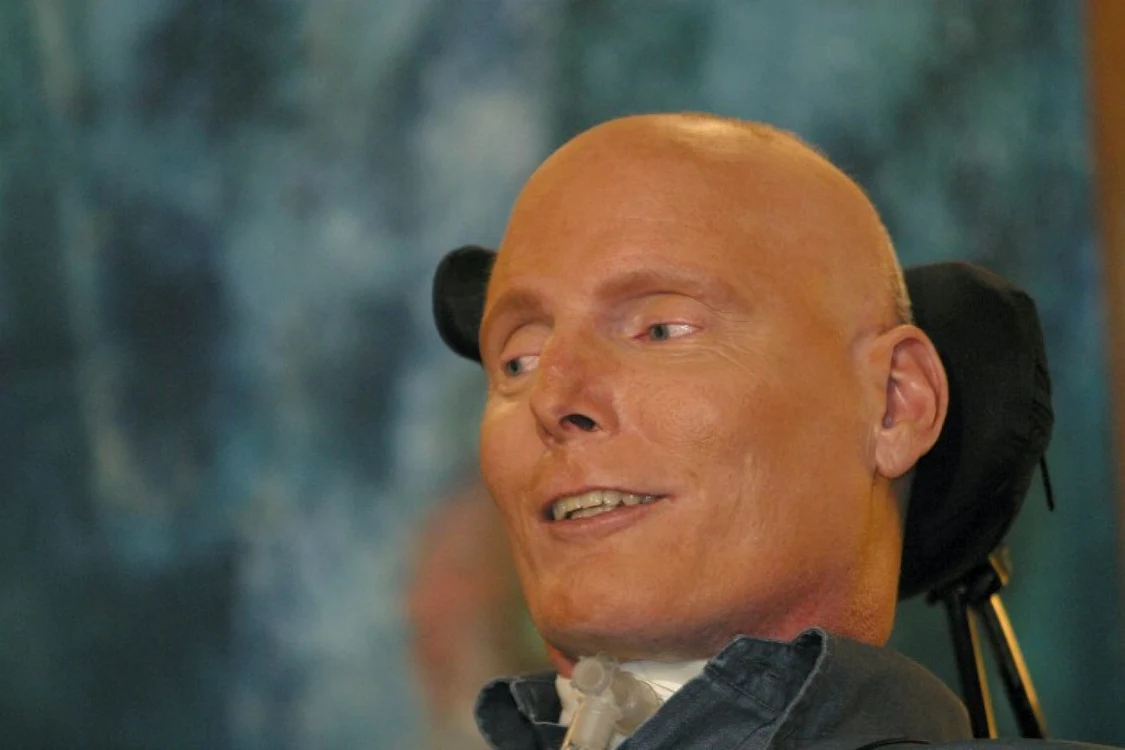 Actorul Christopher Reeve,
paralizat în urma unui accident de călărie, a găsit speranţa de
a trăi în umorul lui Robin Williams FOTO AFP