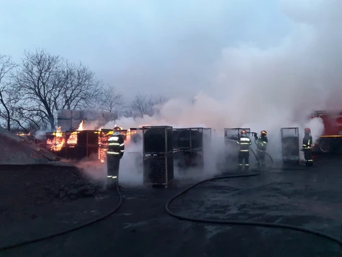 Incendiu la o fabrica de carbune din Ceptura