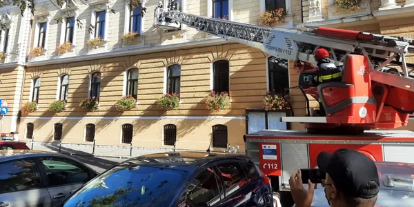 Exerciţiu de alarmă la incendiu la Primăria Braşov
