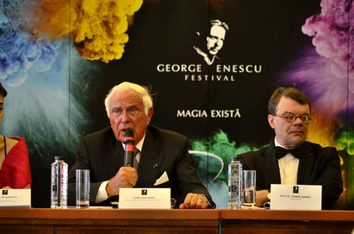 Ioan Holender (stânga) şi Daniel Barbu, ministrul Culturii    FOTO Arhiva Festivalului „George Enescu“