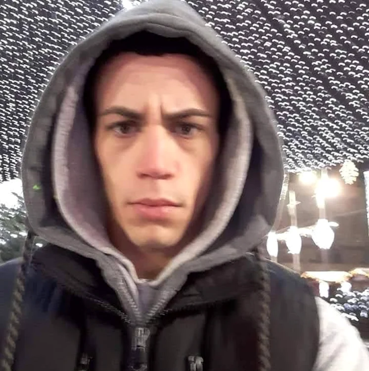 Evadatul are următoarele semnalmente: înălţime 1.77 m, greutate 65 kg, constituţie atletică, faţă ovală, păr scurt şaten, ochi căprui, nebărbierit recent FOTO / IPJ Dolj