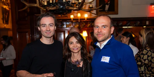 Stefania Magidson la un eveniment de strangere de fonduri la New York alaturi de doctorul Horia Vulpe si de Alex Bacu vicepresedinte Fundraising Coasta de Est foto arhiva personala jpg