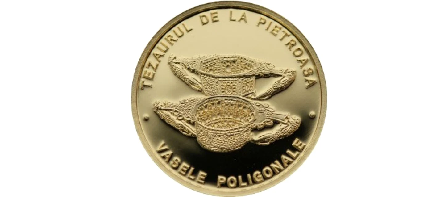 Moneda din aur cu tema Tezaurul de la Pietroasa - Vasele Poligonale. 