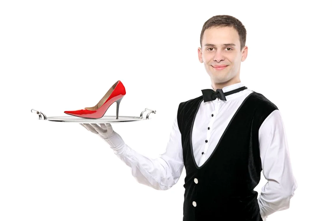 
    Abia pe la mijlocul secolului ai XIX-lea, au revenit tocurile în moda femininăclickpentrufemei.ro  