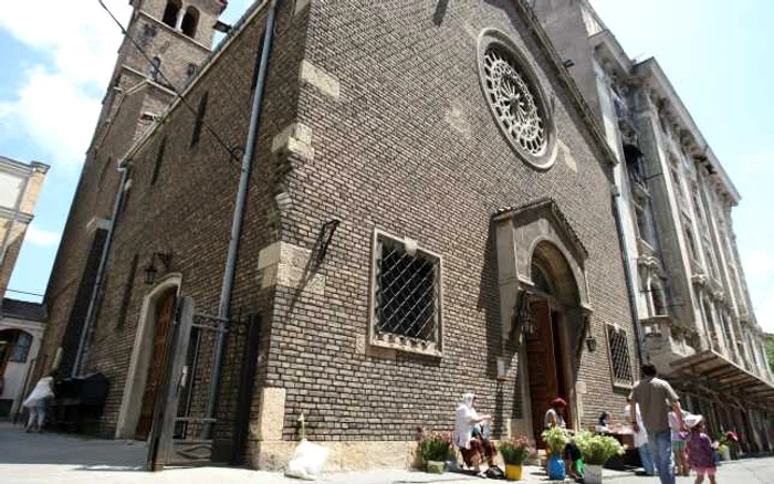 Sărbătoarea crinilor: zona veche a oraşului Constanţa este plină de flori
