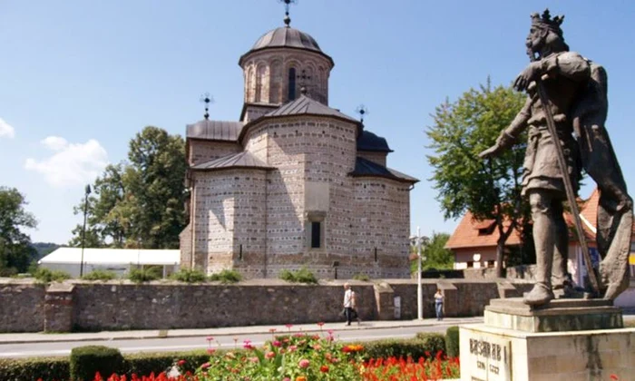 Biserica Domnească din Curtea de Argeș, cea mai veche ctitorie voievodală din Țara Românească jpeg
