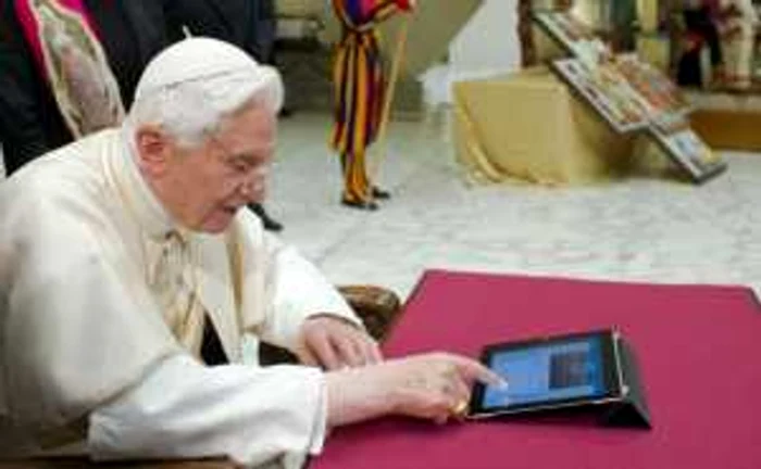 Papa Benedict al XVI-lea a încercat emanciparea Papalităţii