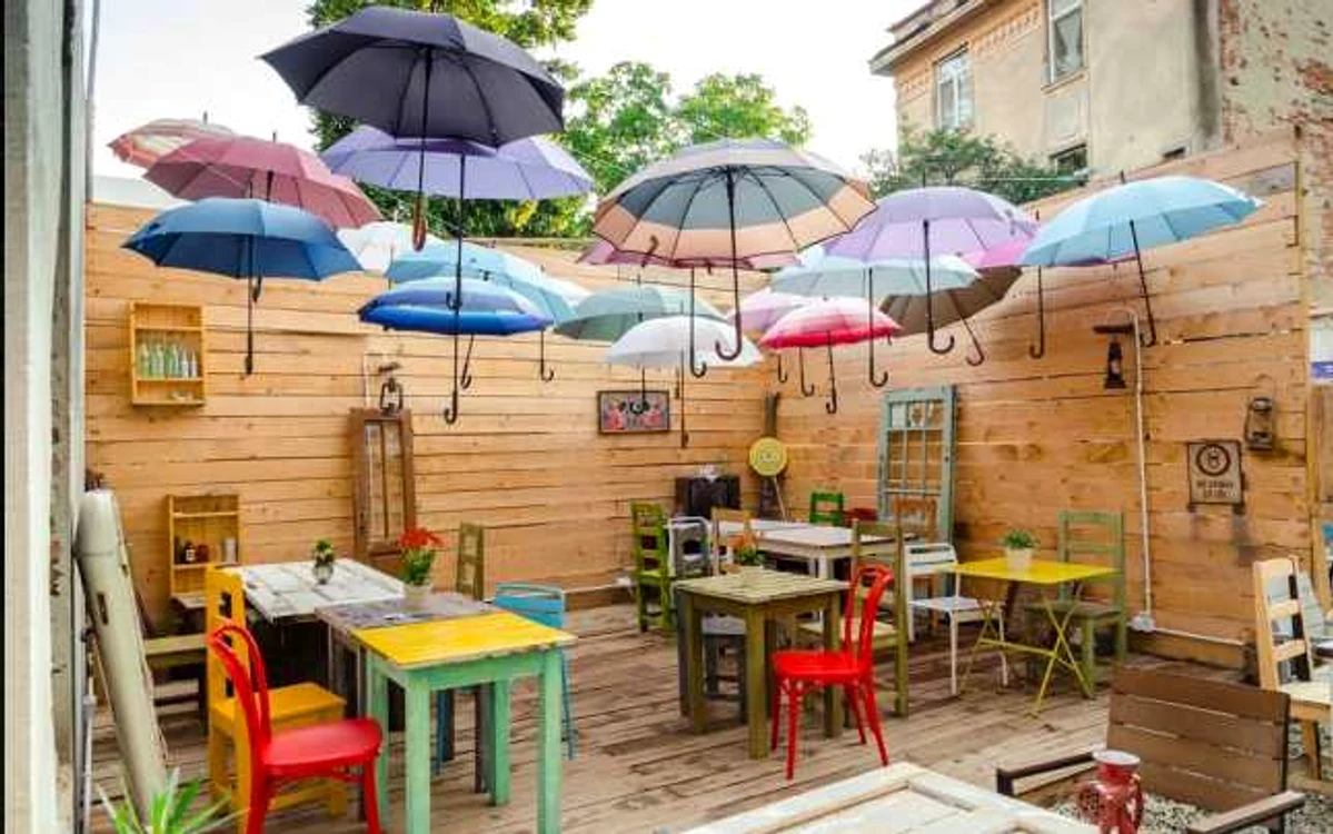 Cele mai frumoase grădini de vară din Bucureşti - acuarela