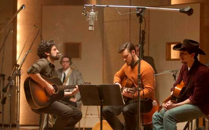 Oscar Isaac şi Justin Timberlake în studioul de înregistrări pentru "Inside Llewyn Davis" FOTO hollywood reporter.com