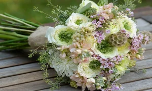 Trandafiri, tuberoze şi scabiosa  jpeg
