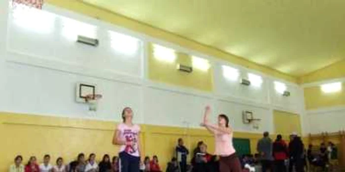 Liceenii nemţeni se întrec la concursul de baschet "Coşul de Aur"