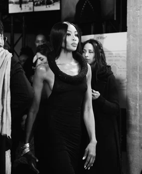 Naomi Campbell pentru Off White