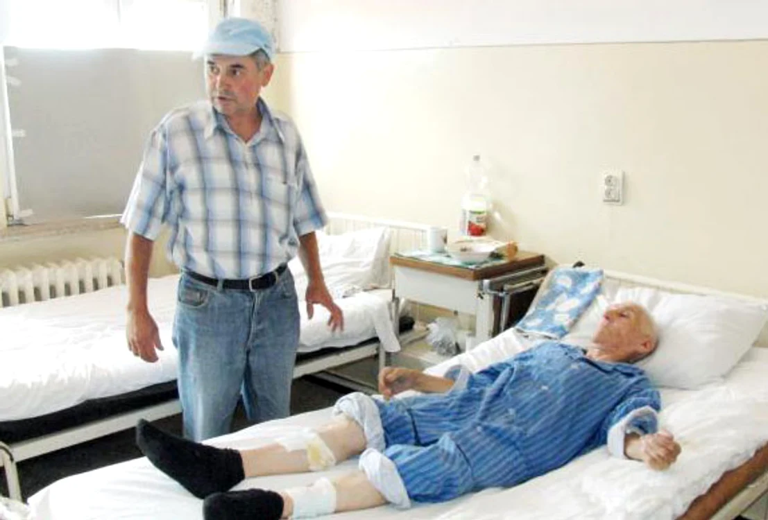 Antonie Solomonescu (79 de ani) a fost adus la spital de fiul său, iar starea lui este bună 