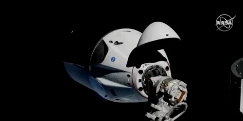 capsula dragon crew spacex conectare iss