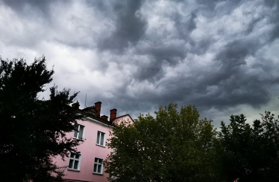 Cum va fi vremea marți, 27 iunie: România, împărțită în două. Nordul țării, măturat de vijelii
