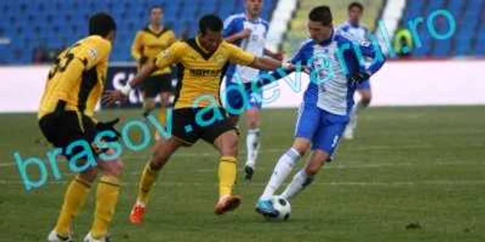 Mihai Costea (foto albastru) a închis tabela la 3-0 Foto: Laurenţiu Nica