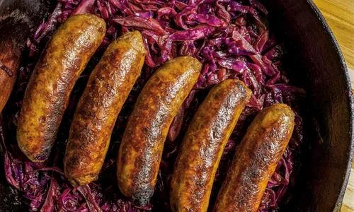 carnati pe pat de varza rosie jpg