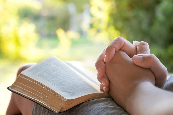 
    Cu rugăciunea de dimineaţă începi ziua plin de bucurie şi speranţăfoto: Shutterstock  