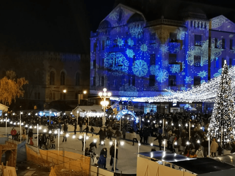 Târgul de Crăciun din centrul Timișoarei, pus la cale de organizatorii tradiționalului târg de la Sibiu