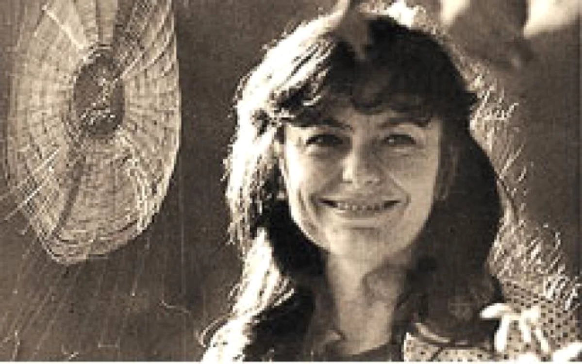 În anii ’70, când cenzura comunistă ţesea o pânză groasă  peste poeziile nealiniate ideologic ale Anei Blandiana