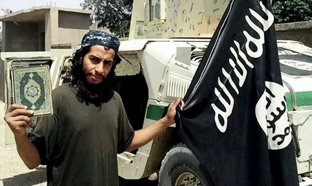 
    Abdelhamid Abaaoud a fost ucis în timpul raidului de pe 18 noiembrie din Saint-DenisFoto: Twitter  