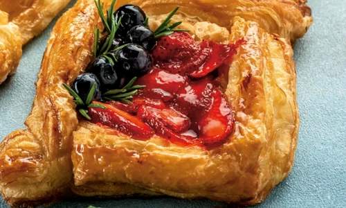 pateuri cu miere si fructe de padure jpg